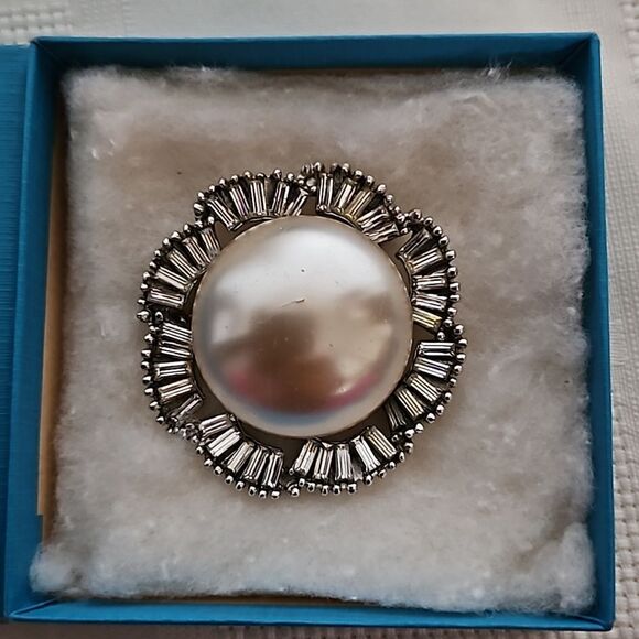 Birks Vintage 1950s Brooch Faux Pearl Surrounded By 40 Baguette Rhinestones - Picture 2 of 16